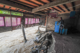 Rumah terancam roboh akibat banjir di Kerinci Page 1 Small