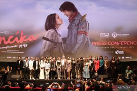 Biaya produksi telan Rp10 miliar, produser "Ancika 1995" kaget