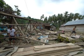 Tiga rumah hilang akibat banjir bandang Page 1 Small