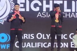 Rahmat Erwin raih tiga emas sekaligus pertajam rekor dunia angkat besi