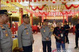 Kapolda Lampung cek pengaman Vihara Page 1 Small