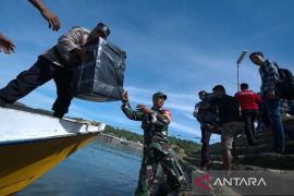 Distribusi logistik Pemilu di Pulau Saponda Laut Page 1 Small