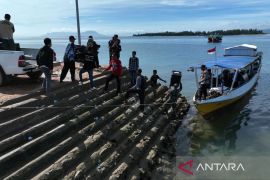 Distribusi logistik Pemilu di Pulau Saponda Laut Page 4 Small