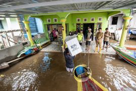 Distribusi logistik Pemilu ke daerah perairan sungai Musi Page 5 Small