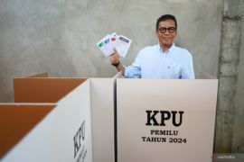 Ketua DPRD Provinsi Sultra Menyalurkan Hak Pilih Page 2 Small