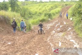 Kondisi jalan penghubung Way Haru-Belimbing Lampung Page 4 Small