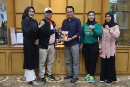 Guru besar olahraga Unja ciptakan senam haji dan umrah