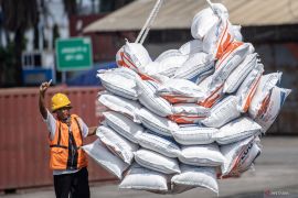 Beras impor tiba di Pelabuhan Boom Baru Page 4 Small