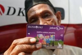 Jadwal dan cara cek pencairan Bansos Kartu Lansia Jakarta 2025