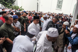 Anies Baswedan takziah almarhum Habib Hasan Bin Jafar Assegaf Page 1 Small