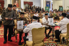 Presiden serahkan zakat ke Baznas Page 1 Small