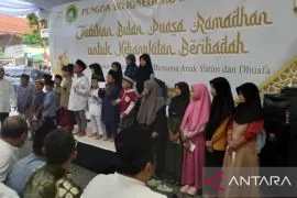 Ikatan Notaris Bojonegoro bagikan 220 paket Sembako