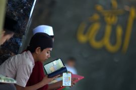 Doa masuk-keluar masjid dan keutamaan dalam mengamalkannya