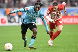 Arne Slot enggan komentari negosiasi Liverpool dengan Jeremie Frimpong