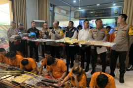Polisi tetapkan tujuh tersangka dalam penggerebekan Kampung Muara Bahari
