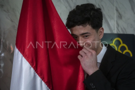 Cyrus Margono resmi menjadi WNI Page 1 Small