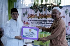 Pemkab HST Kalsel salurkan bantuan Rp1,37 miliar ke pondok pesantren