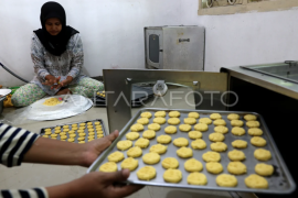 Produksi kue kering lebaran Page 1 Small