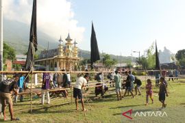 TRADISI TIKAM TURO JELANG SEMANA SANTA Page 1 Small