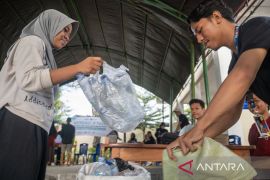 Tukar sampah plastik dengan takjil Page 3 Small