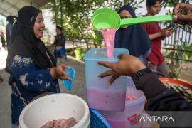 Tukar sampah plastik dengan takjil Page 5 Small