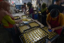 Produksi kue kering jelang Lebaran Page 1 Small