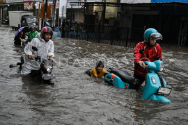 Banjir rendam sejumlah wilayah di Tangsel Page 1 Small