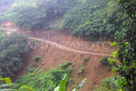 Pembenahan jalur evakuasi bencana Gunung Marapi Page 1 Small