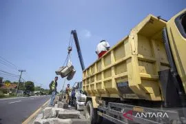 Penutupan-Tempat-Putar-Arah-Jalur-Pantura-0404204-DA-2a.jpg