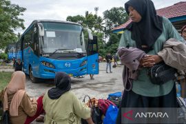 Pemberangkatan bus mudik antarprovinsi di Palu Page 3 Small