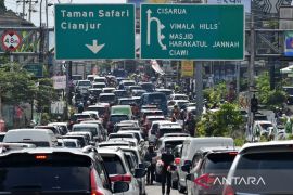 Volume kendaraan di jalur wisata Puncak meningkat