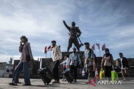 Arus balik menggunakan KRI Banda Aceh-593 tiba di Jakarta