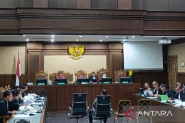 Eks ajudan SYL mengaku memberikan tas isi dolar ke ajudan Firli