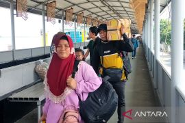 Penumpang pejalan kaki masih padati Pelabuhan Bakauheni H+6 Lebaran
