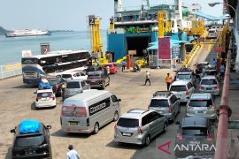 Aktivitas penyeberangan rute Bakauheni-Merak pada H+6 menurun