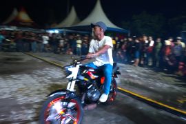 Pertemuan pecinta sepeda motor 38 provinsi di Kolaka Page 2 Small