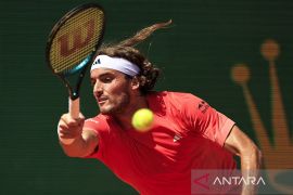 Tsitsipas kembali ke Dubai menangi laga babak pertama