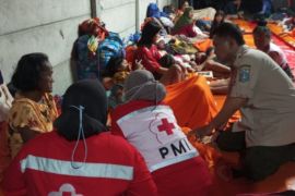 PMI Jakbar beri layanan kesehatan bagi korban kebakaran di Kapuk