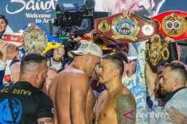 Petinju Usyk kandaskan Fury untuk rebut kelas berat