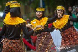 Kompetisi senam dansa di Palu Page 4 Small