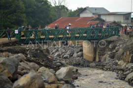 Jembatan bailey pascabanjir bandang di Agam Page 1 Small