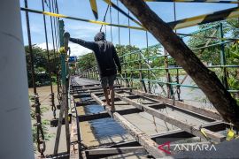 Revitalisasi jembatan gantung di Palu Page 2 Small