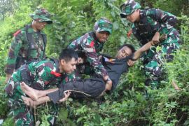 Tim SAR AU lakukan simulasi penyelamatan korban kecelakaan di gunung