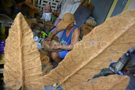 Pemanfaatan limbah sabut kelapa di Makassar Page 1 Small