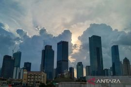 Cuaca DKI Jakarta diperkirakan berawan sepanjang hari Jumat