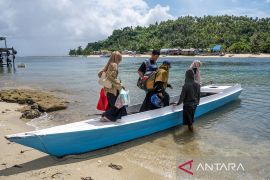 Sarana transportasi antarpulau di Donggala Page 2 Small