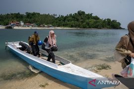 Sarana transportasi antarpulau di Donggala Page 3 Small