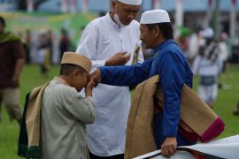 Salat Idul Adha di Lapangan Sepak Bola di Konawe Selatan Page 6 Small