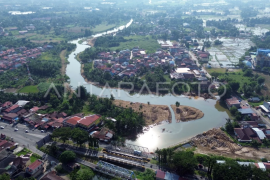 Upaya pengendalian banjir rob di Padang Page 1 Small