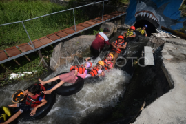 Memanfaatkan aliran irigasi untuk wisata tubing Page 1 Small